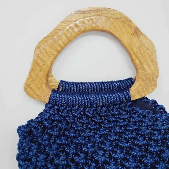 Unbranded | Blue Weaved Bag w/ Wooden Handles (One Size) - Picture 3 of 13